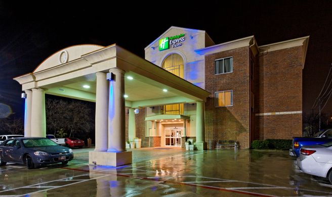 Holiday Inn Express & Suites San Antonio Exterior