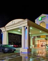 Holiday Inn Express & Suites San Antonio