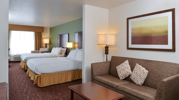 Holiday Inn Express Hotel & Suites Suite