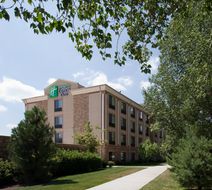 Holiday Inn Express Hotel & Suites Exterior