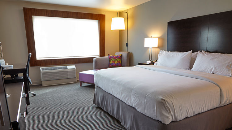 Holiday Inn Express & Suites Tahlequah Suite