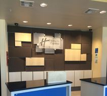 Holiday Inn Express & Suites Tahlequah Lobby