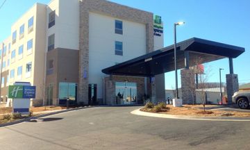 Holiday Inn Express & Suites Tahlequah