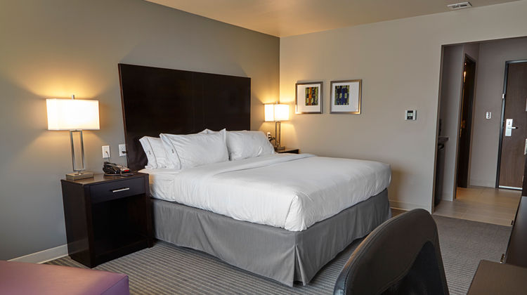 Holiday Inn Express & Suites Tahlequah Room