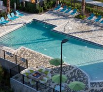 Holiday Inn Express & Suites At Seaworld Exterior