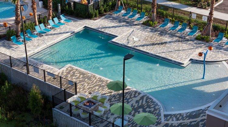 Holiday Inn Express & Suites At Seaworld Exterior