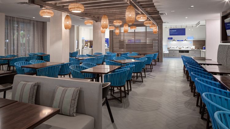 Holiday Inn Express & Suites At Seaworld Restaurant