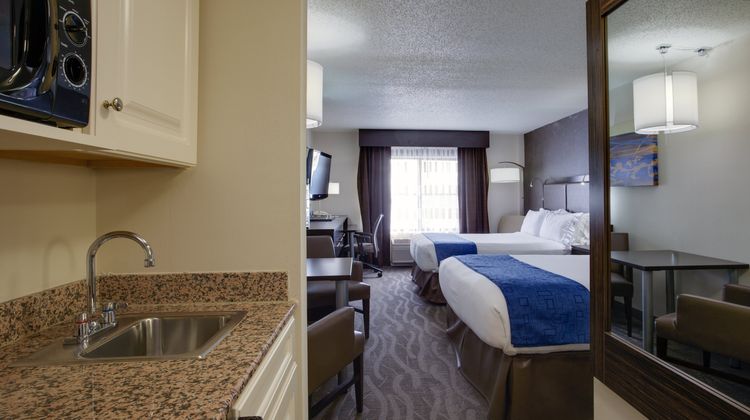 Holiday Inn Express Hotel & Suites Room