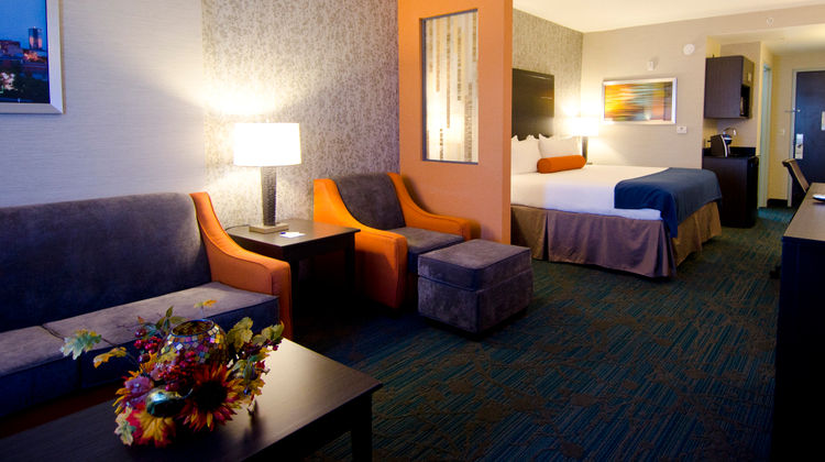 Holiday Inn Exp Knoxville W Papermill Dr Suite