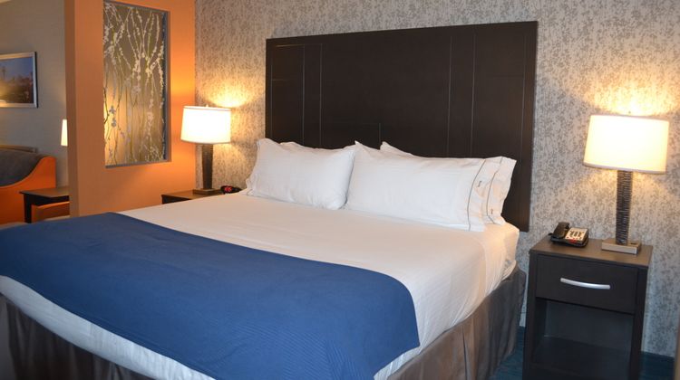 Holiday Inn Exp Knoxville W Papermill Dr Room