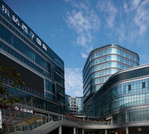 Holiday Inn Express East Station Exterior