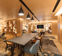 Holiday Inn Bangkok Lobby