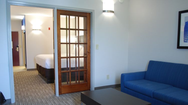 Holiday Inn Express Kingsport Meadowview Suite