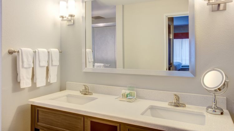 Holiday Inn & Suites Lafayette North Room