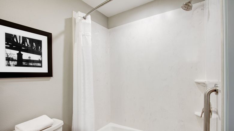 <b>Holiday Inn & Suites Lafayette North Room</b>. Images powered by <a href="https://www.leonardoworldwide.com/" title="Leonardo Worldwide" target="_blank">Leonardo</a>.