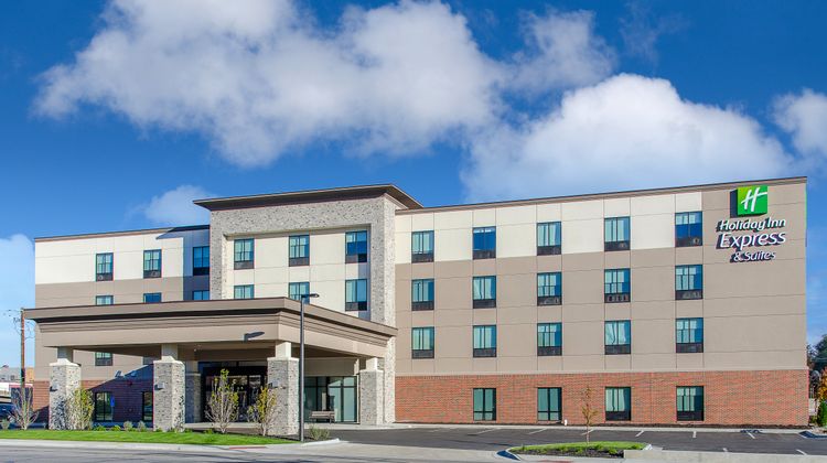 Holiday Inn Express & Suites Atchison Exterior