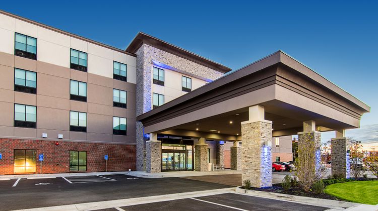 Holiday Inn Express & Suites Atchison Exterior