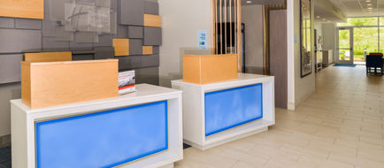 Holiday Inn Express & Suites Salem Lobby