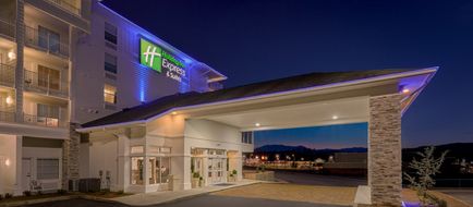 Holiday Inn Express Pigeon Forge Exterior