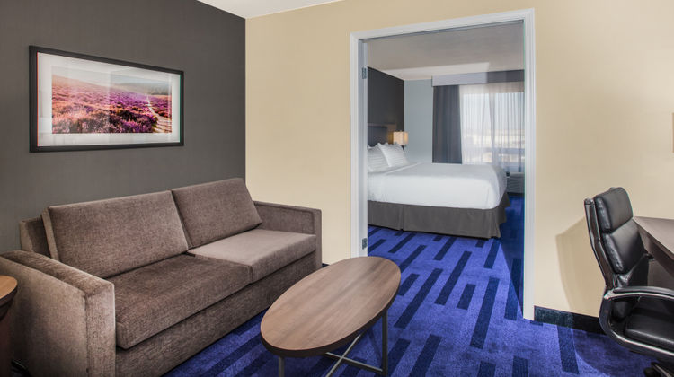 Holiday Inn Hotel & Suites Room