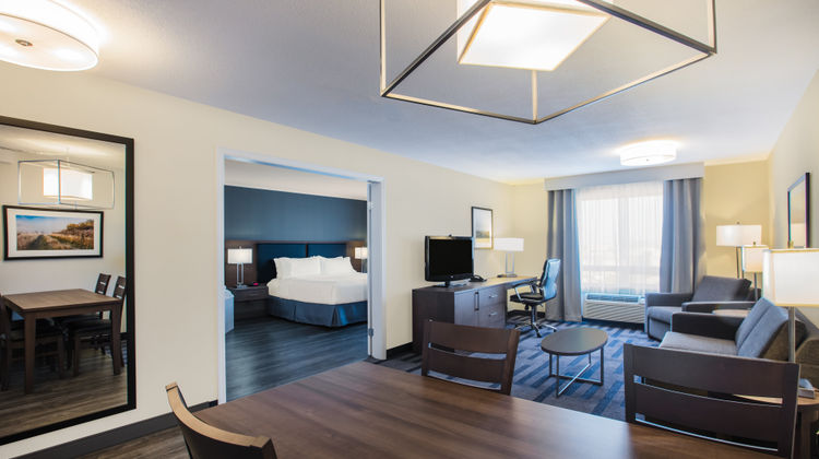 Holiday Inn Hotel & Suites Room