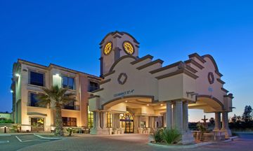 Holiday Inn Express & Suites Tucson Mall