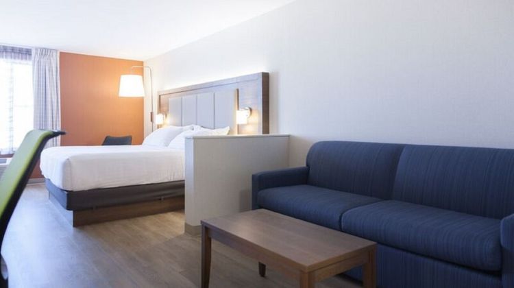 Holiday Inn Express Hotel & Suites Suite