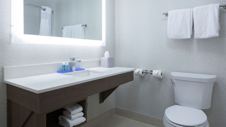 Holiday Inn Express Hotel & Suites Room