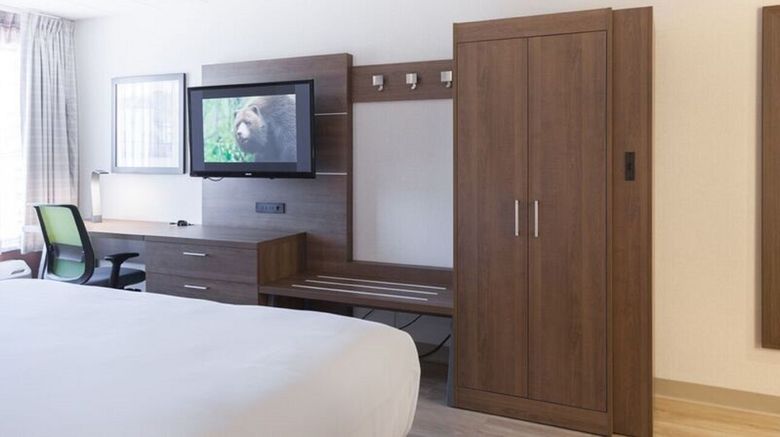 <b>Holiday Inn Express Hotel & Suites Room</b>. Images powered by <a href="https://www.leonardoworldwide.com/" title="Leonardo Worldwide" target="_blank">Leonardo</a>.