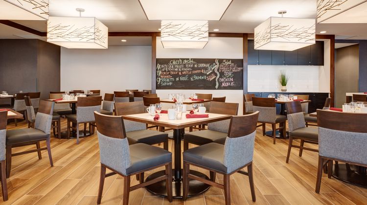 Holiday Inn Ottawa East Restaurant