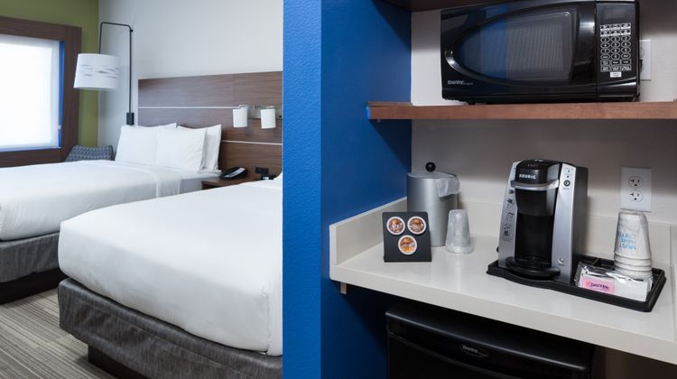 Holiday Inn Express & Suites At Seaworld Room
