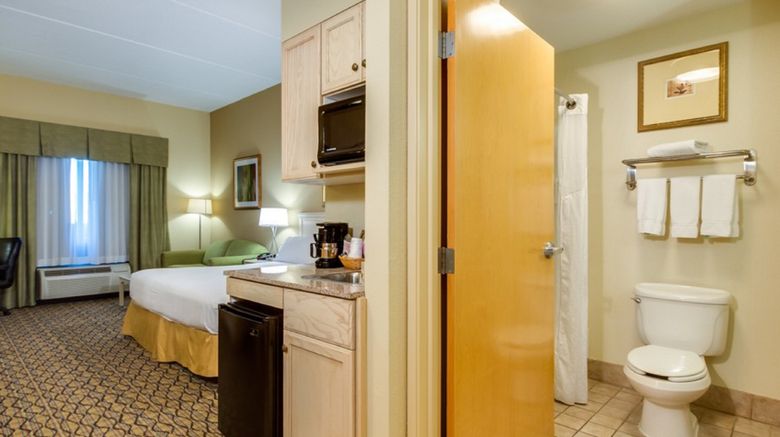 <b>Holiday Inn Express Hotel & Suites Room</b>. Images powered by <a href="https://www.leonardoworldwide.com/" title="Leonardo Worldwide" target="_blank">Leonardo</a>.
