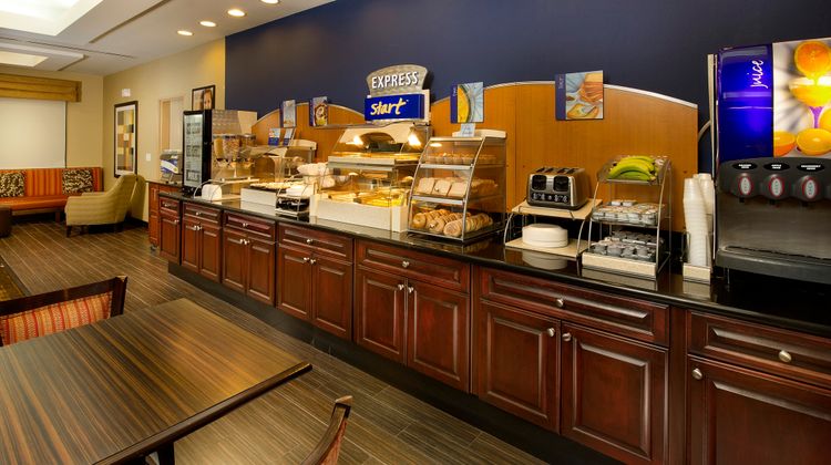 Holiday Inn Express Hotel & Suites Uvald Restaurant