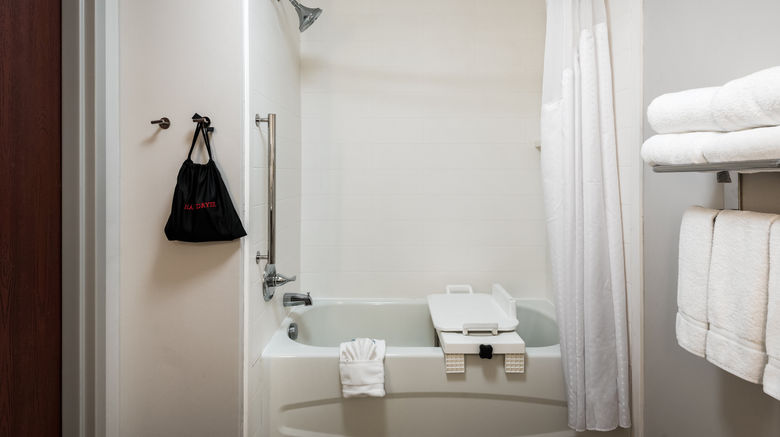 <b>Holiday Inn Express Hotel & Suites Room</b>. Images powered by <a href="https://www.leonardoworldwide.com/" title="Leonardo Worldwide" target="_blank">Leonardo</a>.