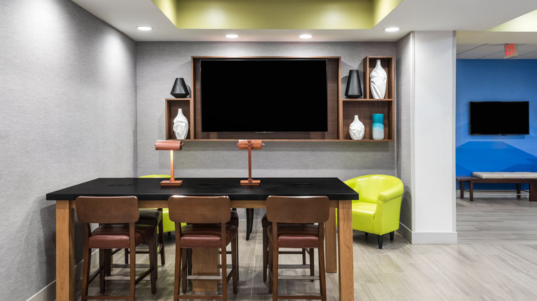 <b>Holiday Inn Express Hotel & Suites Lobby</b>. Images powered by <a href="https://www.leonardoworldwide.com/" title="Leonardo Worldwide" target="_blank">Leonardo</a>.