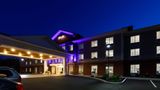 Holiday Inn Express & Suites Sturbridge Exterior