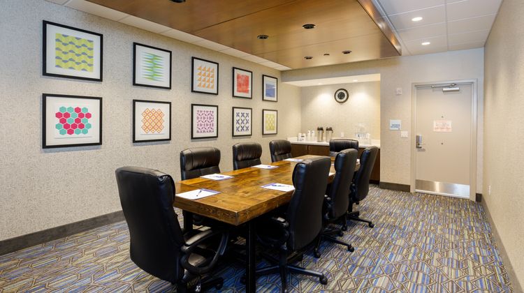 Holiday Inn Express & Suites Sturbridge Meeting
