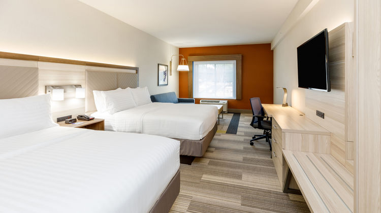 Holiday Inn Express & Suites Sturbridge Room