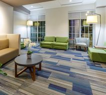 Holiday Inn Express & Suites Sturbridge Lobby