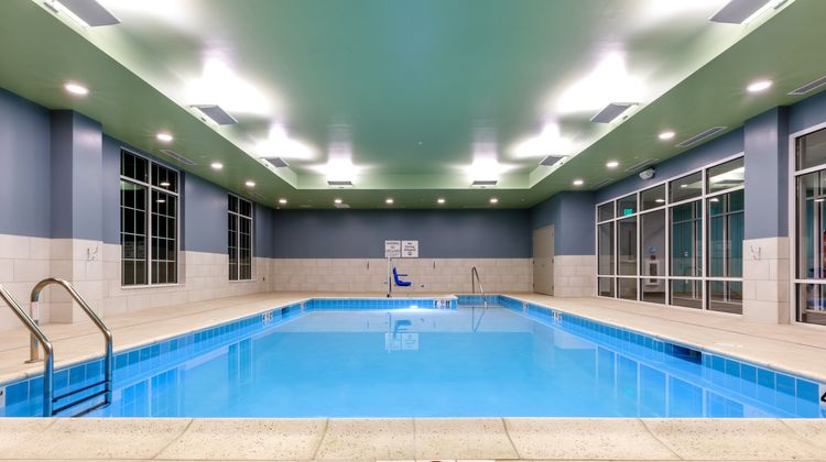 Holiday Inn Express & Suites Sturbridge Pool