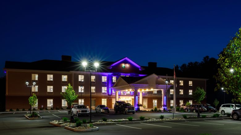 <b>Holiday Inn Express & Suites Sturbridge Exterior</b>. Images powered by <a href="https://www.leonardoworldwide.com/" title="Leonardo Worldwide" target="_blank">Leonardo</a>.