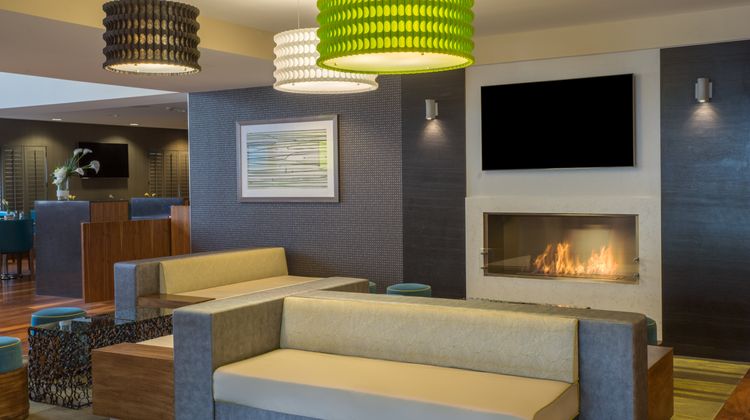 Holiday Inn Baltimore BWI Airport Lobby