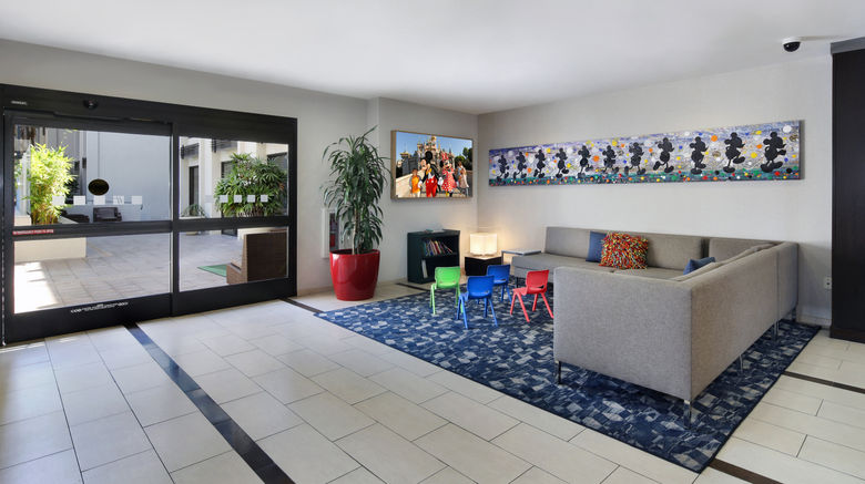 <b>Holiday Inn Hotel & Suites Anaheim Lobby</b>. Images powered by <a href="https://www.leonardoworldwide.com/" title="Leonardo Worldwide" target="_blank">Leonardo</a>.