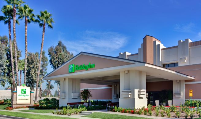 Holiday Inn Hotel & Suites Anaheim Exterior