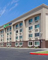 Holiday Inn Express Riverside North