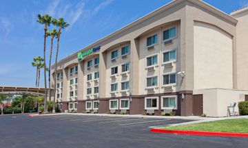 Holiday Inn Express Riverside North