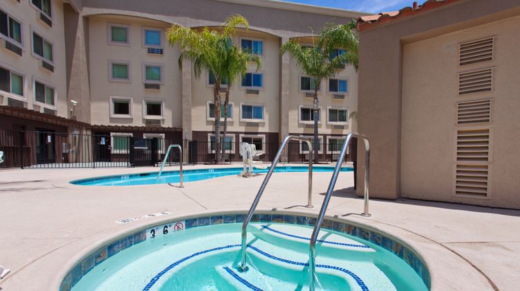 Holiday Inn Express Riverside North Pool