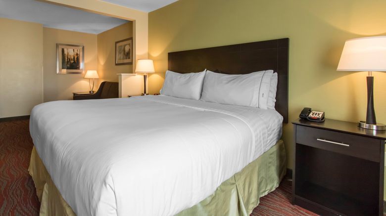 <b>Holiday Inn Express & Suites Cullman Suite</b>. Images powered by <a href="https://www.leonardoworldwide.com/" title="Leonardo Worldwide" target="_blank">Leonardo</a>.