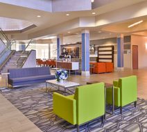 Holiday Inn Express & Suites Lobby
