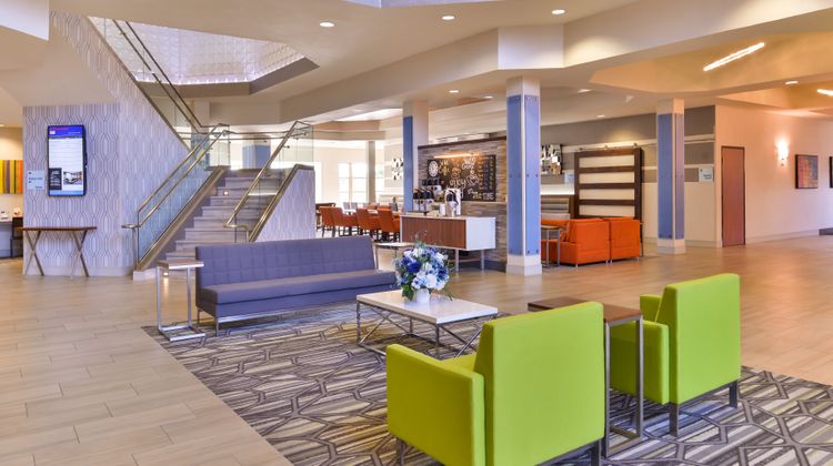 Holiday Inn Express & Suites Lobby